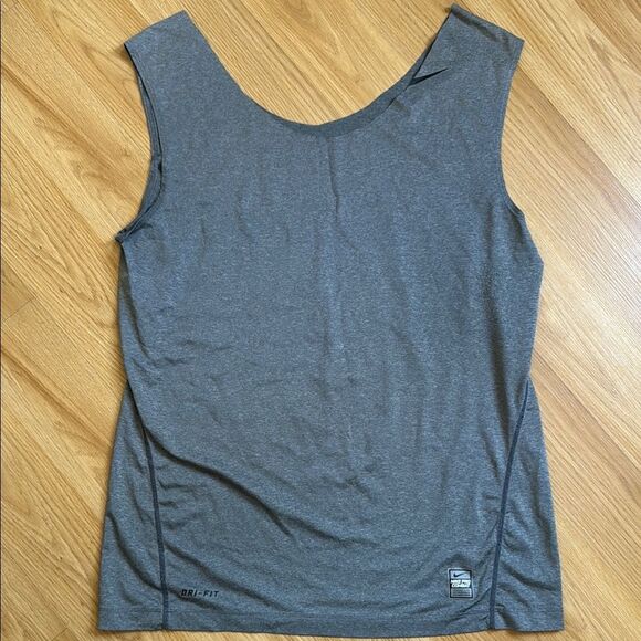 Nike Pro Combat Dri-Fit Gray Women's Sleeveless Top Workout Athleisure Large - Picture 1 of 5